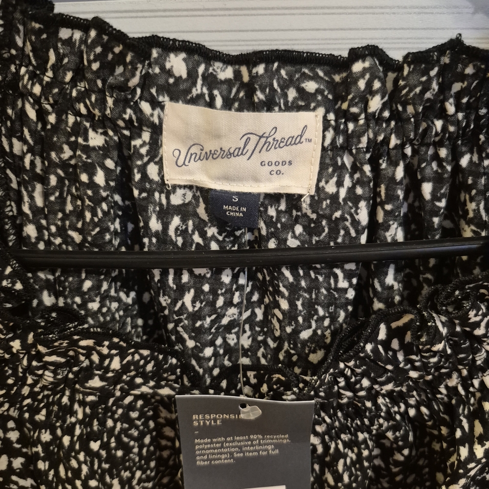 Universal Thread Black and White Top